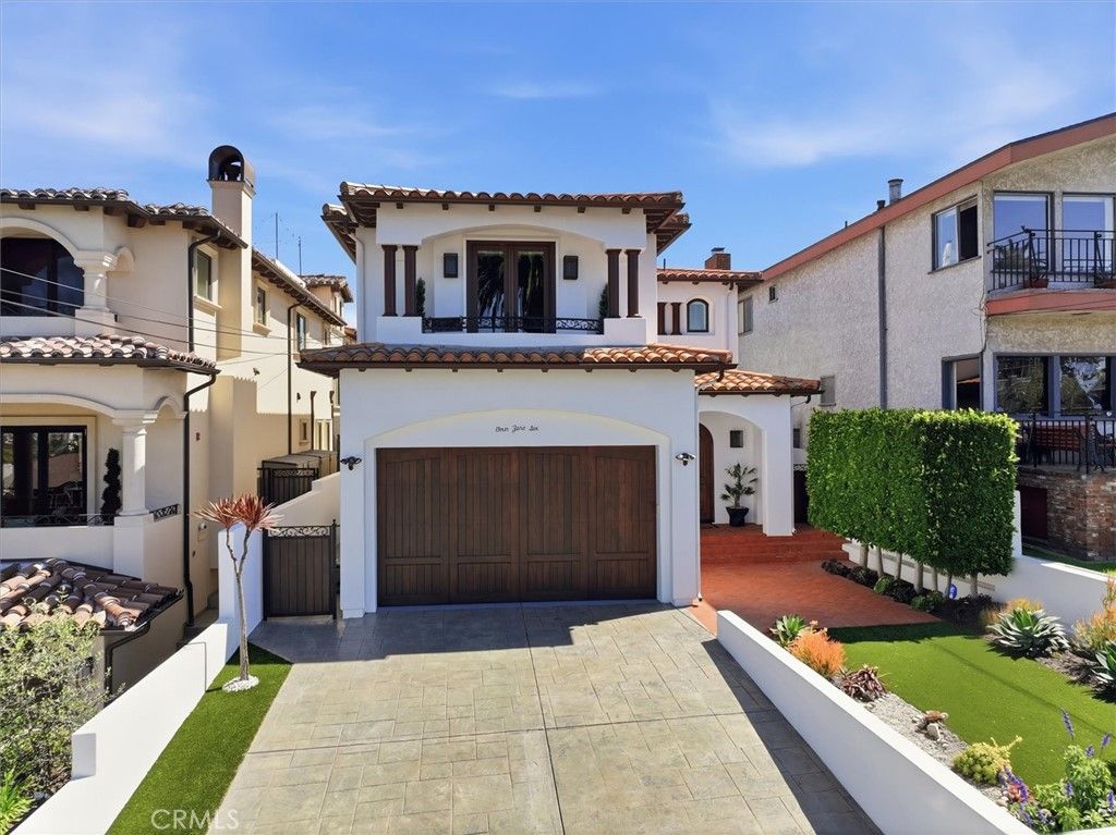 Photo of 406 S Gertruda Ave, Redondo Beach, CA 90277 (MLS # SB26045830)