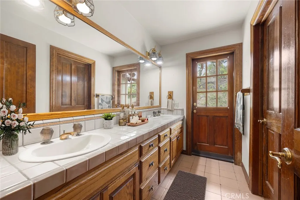 Anaheim Hills, California 92808, United States, 5 Bedrooms Bedrooms, ,4 BathroomsBathrooms,Residential,Active,151219