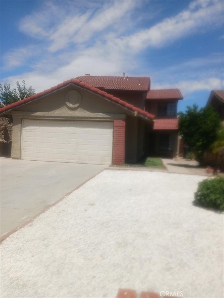 This is a beautiful 4 bedrooms and 3 1/2 baths home. Located in a very quiet neighborhood. A bedroom with a full bath is downstairs. This two story home has a large kitchen/dining area, vaulted ceilings and a large backyard. See you very soon.