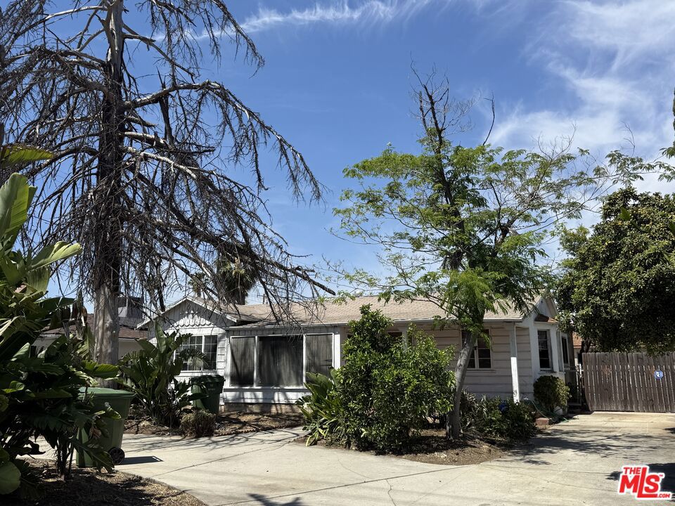 11229 Saticoy Street