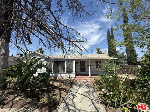 Photo of 11229 Saticoy Street, Sun Valley, CA 91352 (MLS # 26758149)