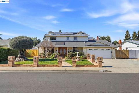 Photo of 1723 Curletto Dr, Concord, CA 94521 (MLS # 41132255)