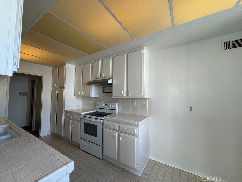 Not Applicable-105 - Residential Lease
