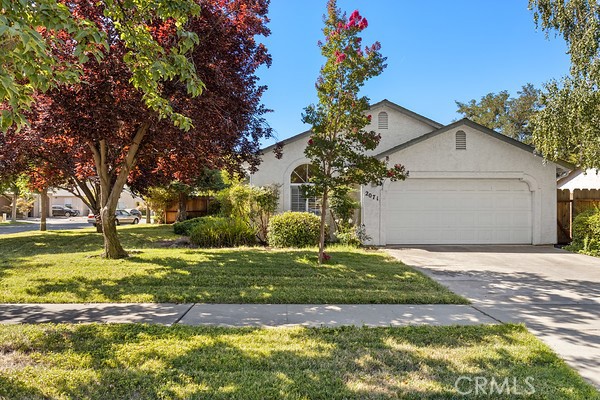 Immaculate one owner home in the popular south side of town close to Meriam Park, Winco, the mall, schools and freeway access! The living room is open to the kitchen with lots of windows, vaulted ceilings, built in shelves and a dining area. Light and bright kitchen with blond oak cabinets, tile floors, gas range and corian counters. The primary bedroom is separate from the others and has access to a private back patio. Other amenities include plantation shutters throughout, ceiling fans, whole house fan, inside laundry, 2 tone paint and a two car garage. This home is a gem....call your buyers!!