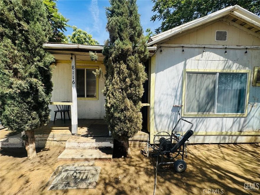 Investor Alert! Don't miss this awesome opportunity2 bedrooms plus a bonus room 1 bath home with tons of potential. Big backyard with room to grow and ready for your vision. Contact your favorite realtor today!
