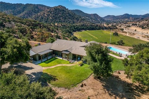 Photo of 8680 Alamo Creek Rd, Santa Maria, CA 93454 (MLS # SR26068324)