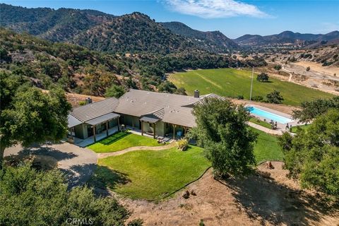 Photo of 8680 Alamo Creek Rd, Santa Maria, CA 93454 (MLS # SR26068324)