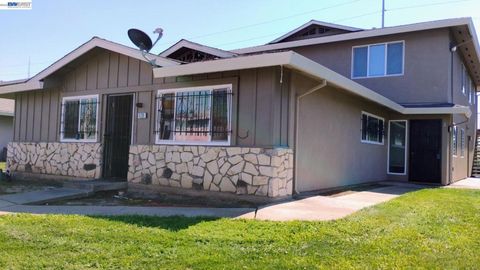 Photo of 428 Caribrook Way Way #1, Stockton, CA 95207 (MLS # 41128270)