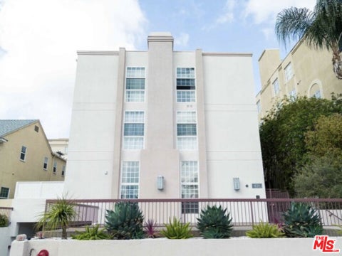 Photo of 431 N Doheny Drive #3, Beverly Hills, CA 90210 (MLS # 26901065)