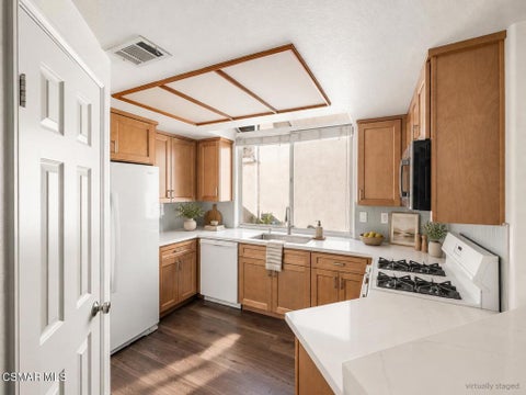 Tiny photo for 850 Vista Arriago, Camarillo, CA 93012 (MLS # 226004751)