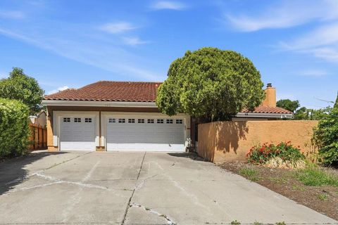 Photo of 295 Hazelton Court, Morgan Hill, CA 95037 (MLS # ML82043101)