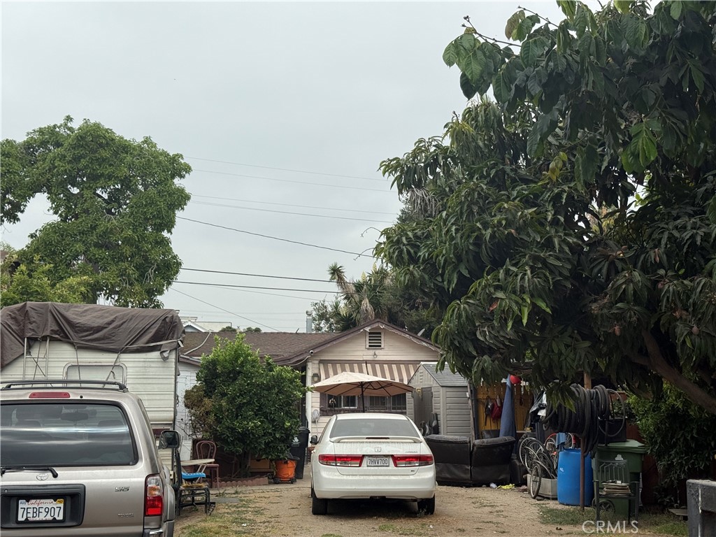 This two-bedroom, one-bath home in South Los Angeles is the perfect project for investors or buyers looking to renovate and add value. The property needs work but offers solid potential for the right buyer willing to make upgrades.
Sitting on a spacious lot, the large yard provides plenty of room for expansion, an ADU, or outdoor living space. Located just minutes from SoFi Stadium, The Forum, and major freeways, this home is in a prime location with easy access to shopping, entertainment, and transportation.
Priced right for someone ready to roll up their sleeves and turn this fixer into a great investment.