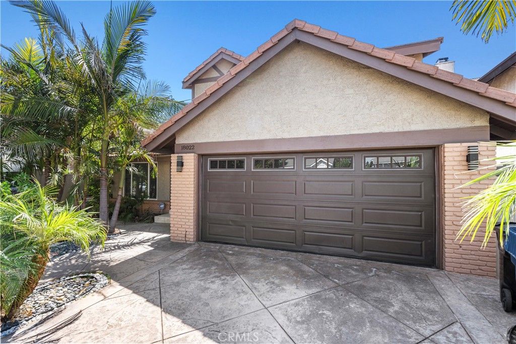 Photo of 18022 RAYMER Street, Northridge, CA 91325 (MLS # SR25220259)