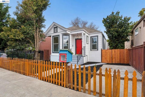 Photo of 10762 Pippin St ST, Oakland, CA 94603 (MLS # 41150016)