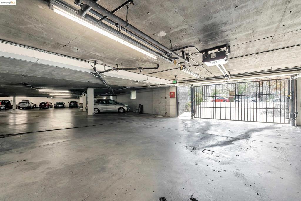 LAKESIDE - Residential