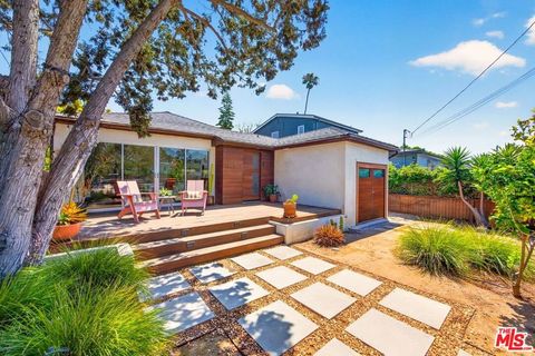 Photo of 1630 Penmar Avenue, Venice, CA 90291 (MLS # 26837467)