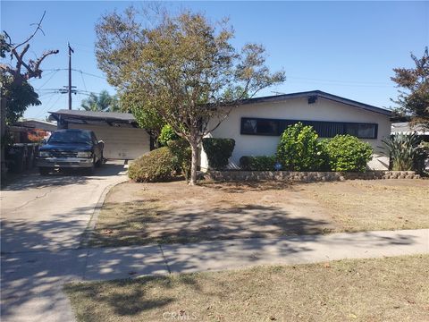 Photo of 2030 S Spruce St, Santa Ana, CA 92704 (MLS # OC25241875)