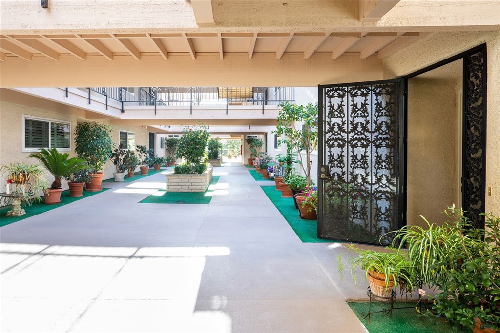 5511 Paseo Del Lago W 1C