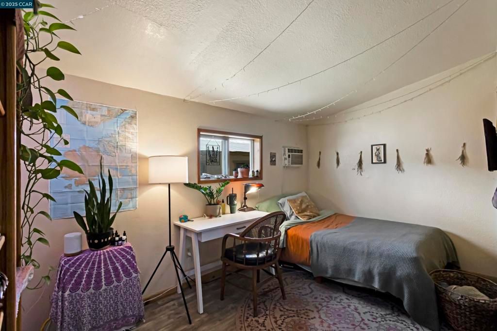 listing image 130723848927753422279