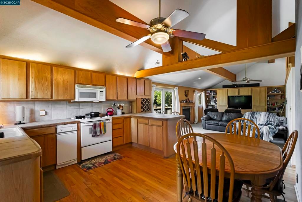 listing image 130726477584917355468
