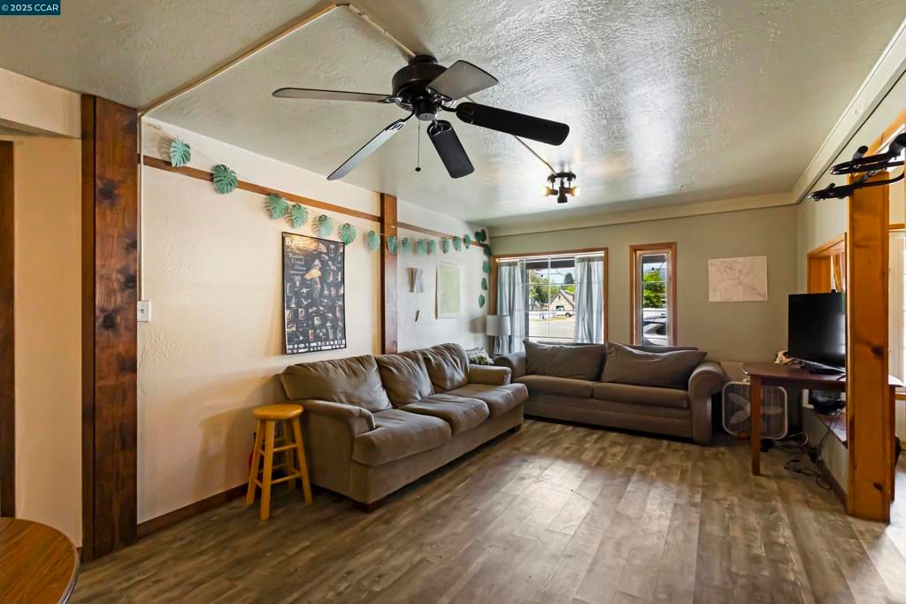 listing image 130728614836072784131