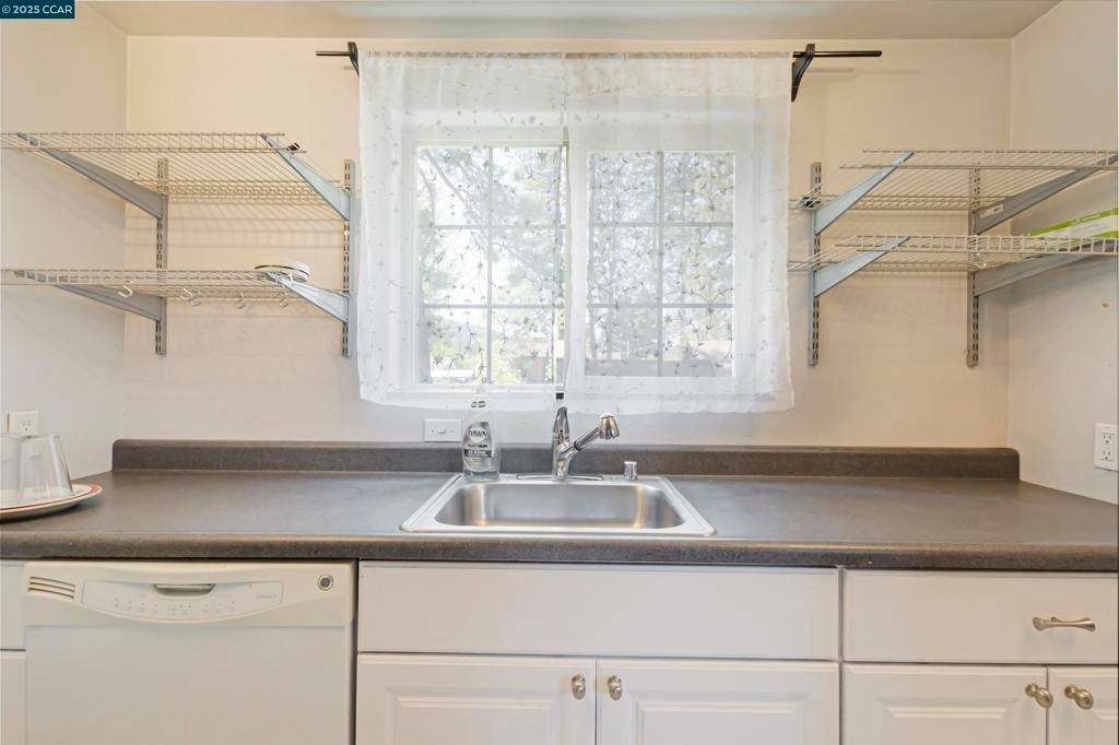 listing image 130726301488530701043