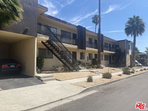 Photo of 1881 W 27th Street, Los Angeles, CA 90018 (MLS # 25548897)