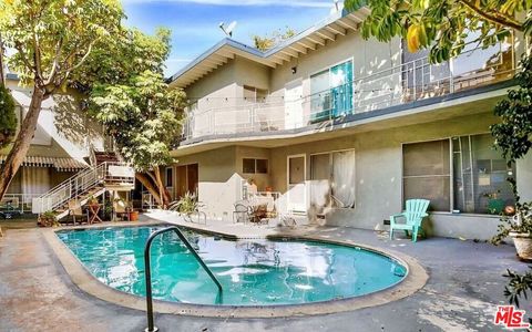 Photo of 941 N San Vicente Boulevard #12, West Hollywood, CA 90069 (MLS # 25609999) Photo of 941 N San Vicente Boulevard #12, West Hollywood, CA 90069 (MLS # 25609999)