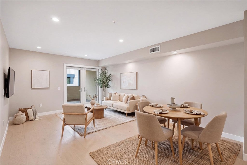 39 S Los Robles Avenue 6017