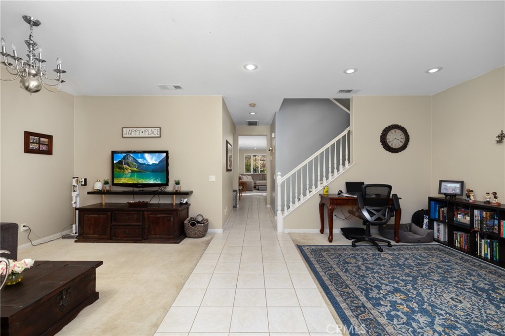 Properties 1 653 E Gardenia Drive