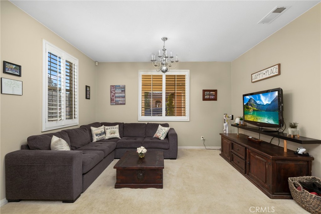 Properties 4 653 E Gardenia Drive