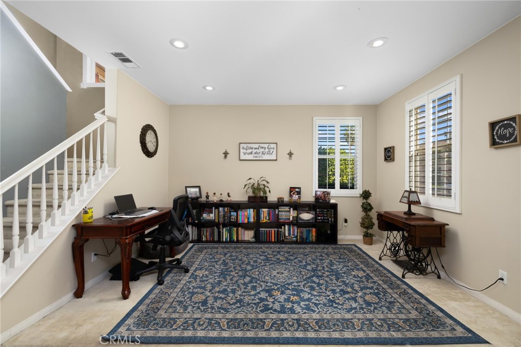 Properties 2 653 E Gardenia Drive