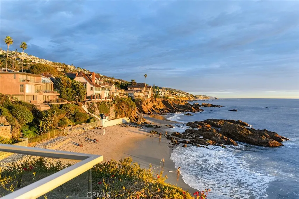Laguna Beach, California 92651, United States, 4 Bedrooms Bedrooms, ,4 BathroomsBathrooms,Residential,Active,252452
