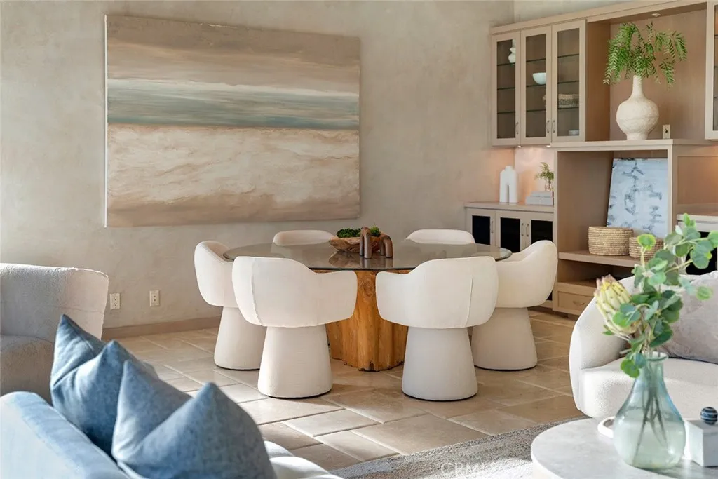 Laguna Beach, California 92651, United States, 4 Bedrooms Bedrooms, ,4 BathroomsBathrooms,Residential,Active,252452