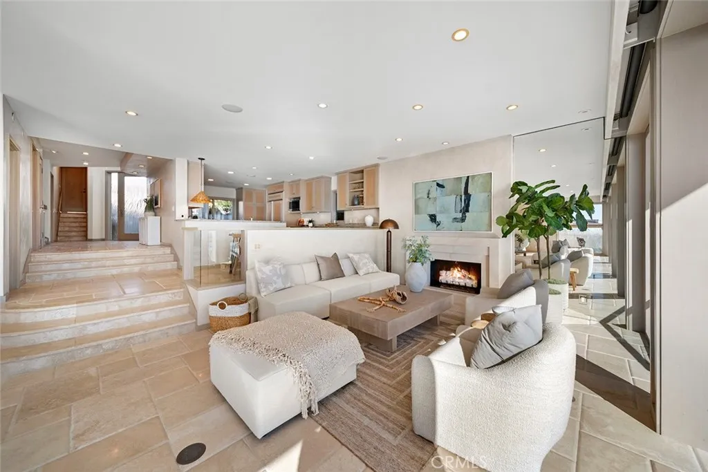 Laguna Beach, California 92651, United States, 4 Bedrooms Bedrooms, ,4 BathroomsBathrooms,Residential,Active,252452