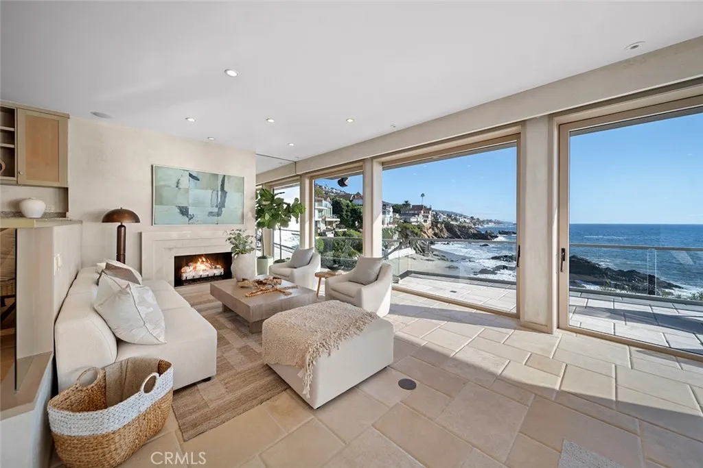 Laguna Beach, California 92651, United States, 4 Bedrooms Bedrooms, ,4 BathroomsBathrooms,Residential,Active,252452