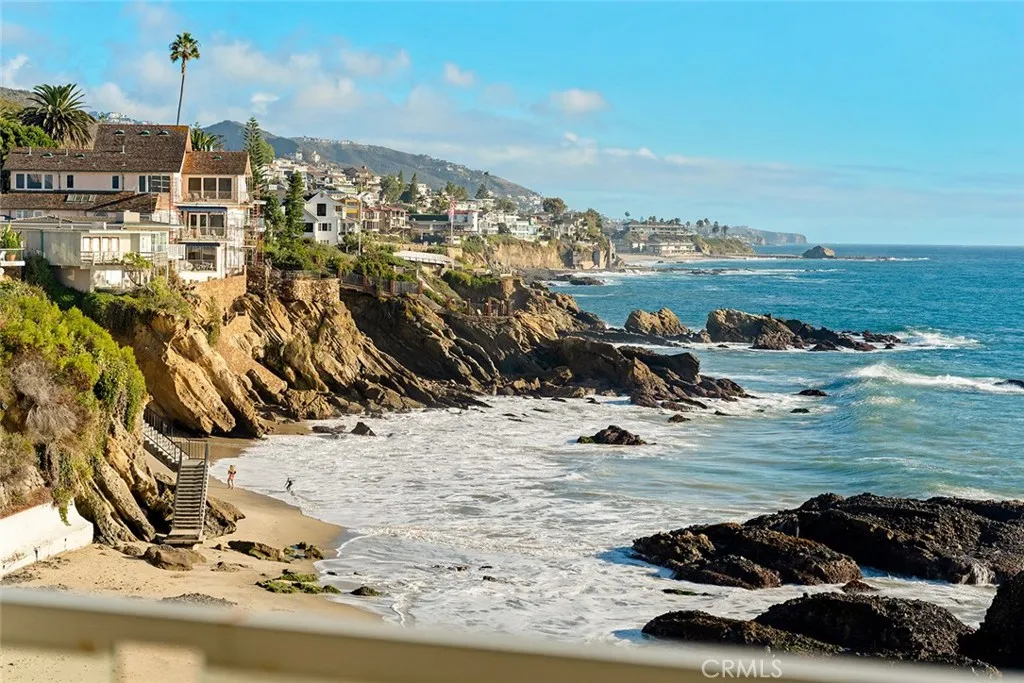 Laguna Beach, California 92651, United States, 4 Bedrooms Bedrooms, ,4 BathroomsBathrooms,Residential,Active,252452