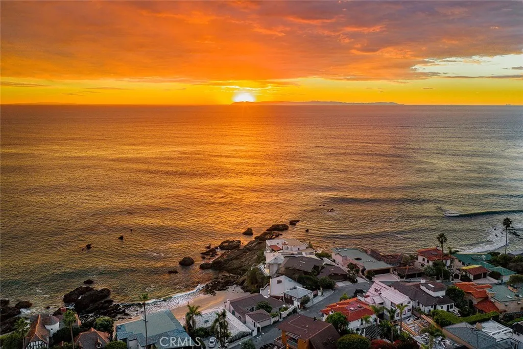Laguna Beach, California 92651, United States, 4 Bedrooms Bedrooms, ,4 BathroomsBathrooms,Residential,Active,252452