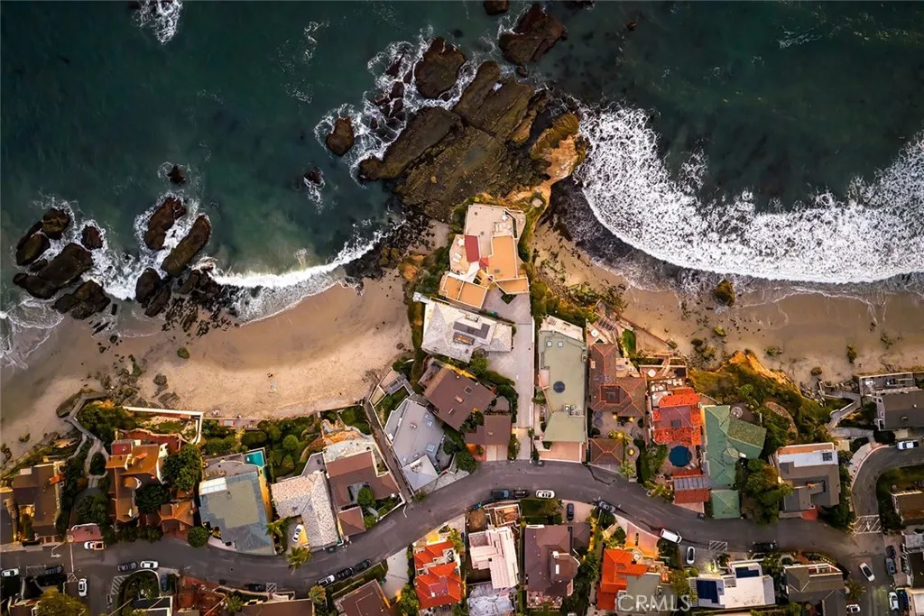 Laguna Beach, California 92651, United States, 4 Bedrooms Bedrooms, ,4 BathroomsBathrooms,Residential,Active,252452