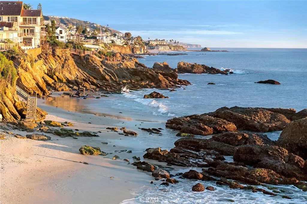 Laguna Beach, California 92651, United States, 4 Bedrooms Bedrooms, ,4 BathroomsBathrooms,Residential,Active,252452