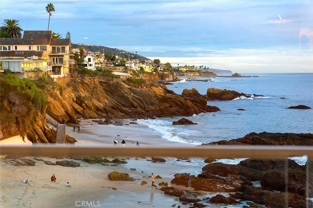 Laguna Beach, California 92651, United States, 4 Bedrooms Bedrooms, ,4 BathroomsBathrooms,Residential,Active,252452