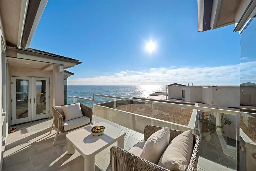 Laguna Beach, California 92651, United States, 4 Bedrooms Bedrooms, ,4 BathroomsBathrooms,Residential,Active,252452