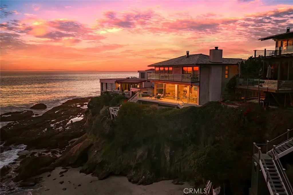 Laguna Beach, California 92651, United States, 4 Bedrooms Bedrooms, ,4 BathroomsBathrooms,Residential,Active,252452