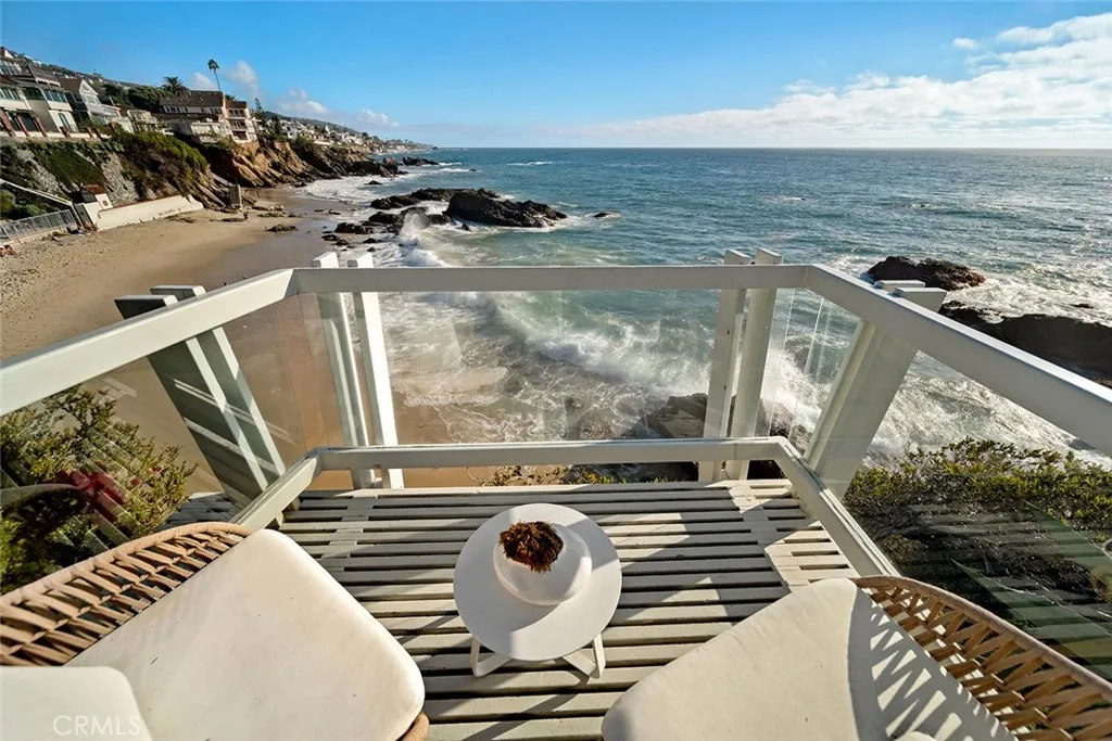 Laguna Beach, California 92651, United States, 4 Bedrooms Bedrooms, ,4 BathroomsBathrooms,Residential,Active,252452