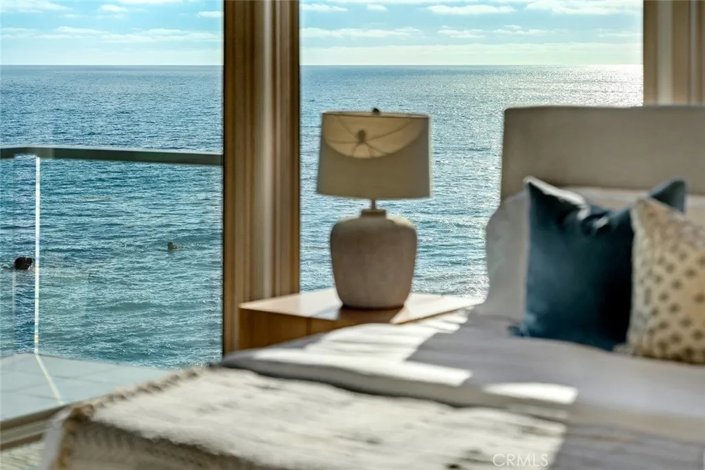 Laguna Beach, California 92651, United States, 4 Bedrooms Bedrooms, ,4 BathroomsBathrooms,Residential,Active,252452
