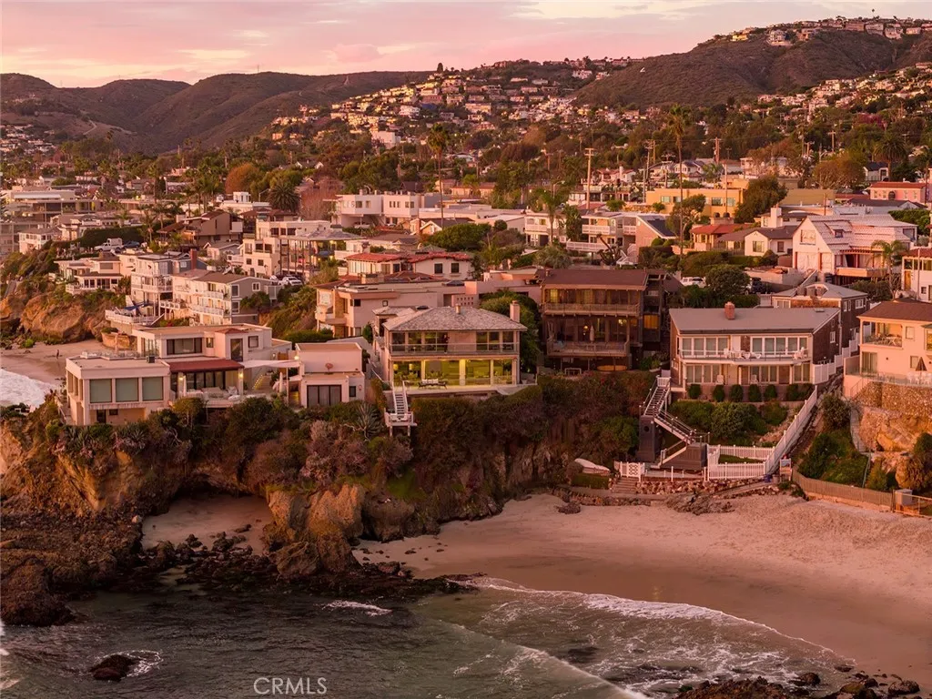 Laguna Beach, California 92651, United States, 4 Bedrooms Bedrooms, ,4 BathroomsBathrooms,Residential,Active,252452
