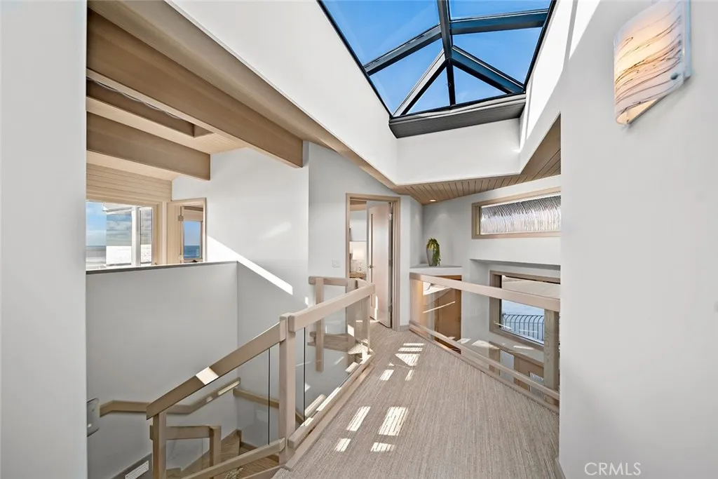 Laguna Beach, California 92651, United States, 4 Bedrooms Bedrooms, ,4 BathroomsBathrooms,Residential,Active,252452