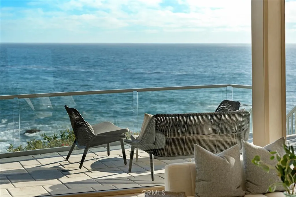 Laguna Beach, California 92651, United States, 4 Bedrooms Bedrooms, ,4 BathroomsBathrooms,Residential,Active,252452