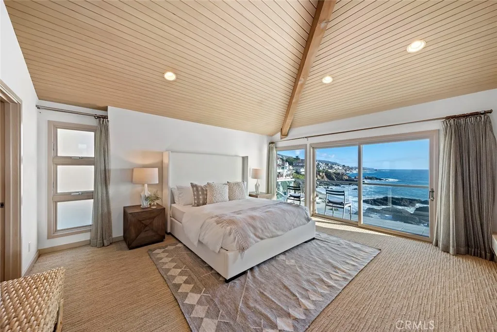 Laguna Beach, California 92651, United States, 4 Bedrooms Bedrooms, ,4 BathroomsBathrooms,Residential,Active,252452