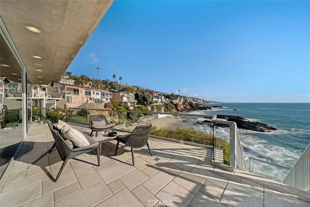 Laguna Beach, California 92651, United States, 4 Bedrooms Bedrooms, ,4 BathroomsBathrooms,Residential,Active,252452